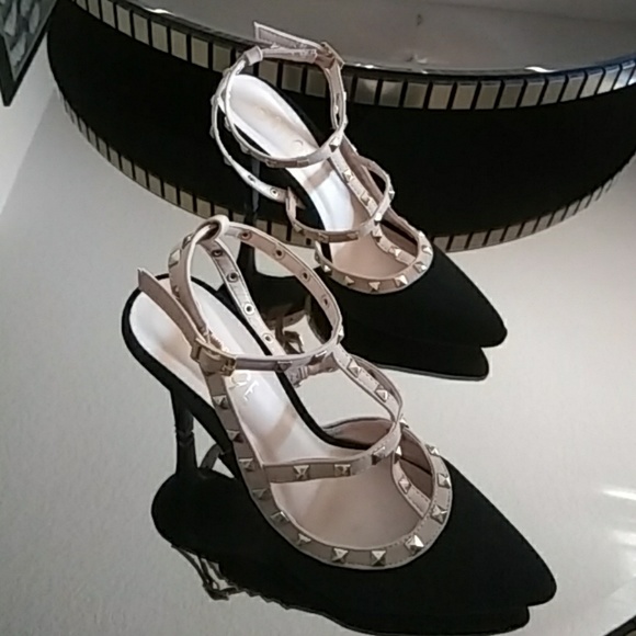 Rouge Helium Shoes - 💋 Black and Tan w/Gold Stiletto Heels 💋